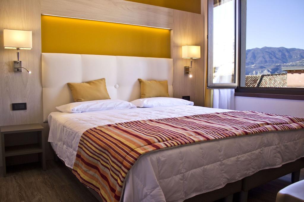 Hotel Dolomiti Malcesine Ngoại thất bức ảnh